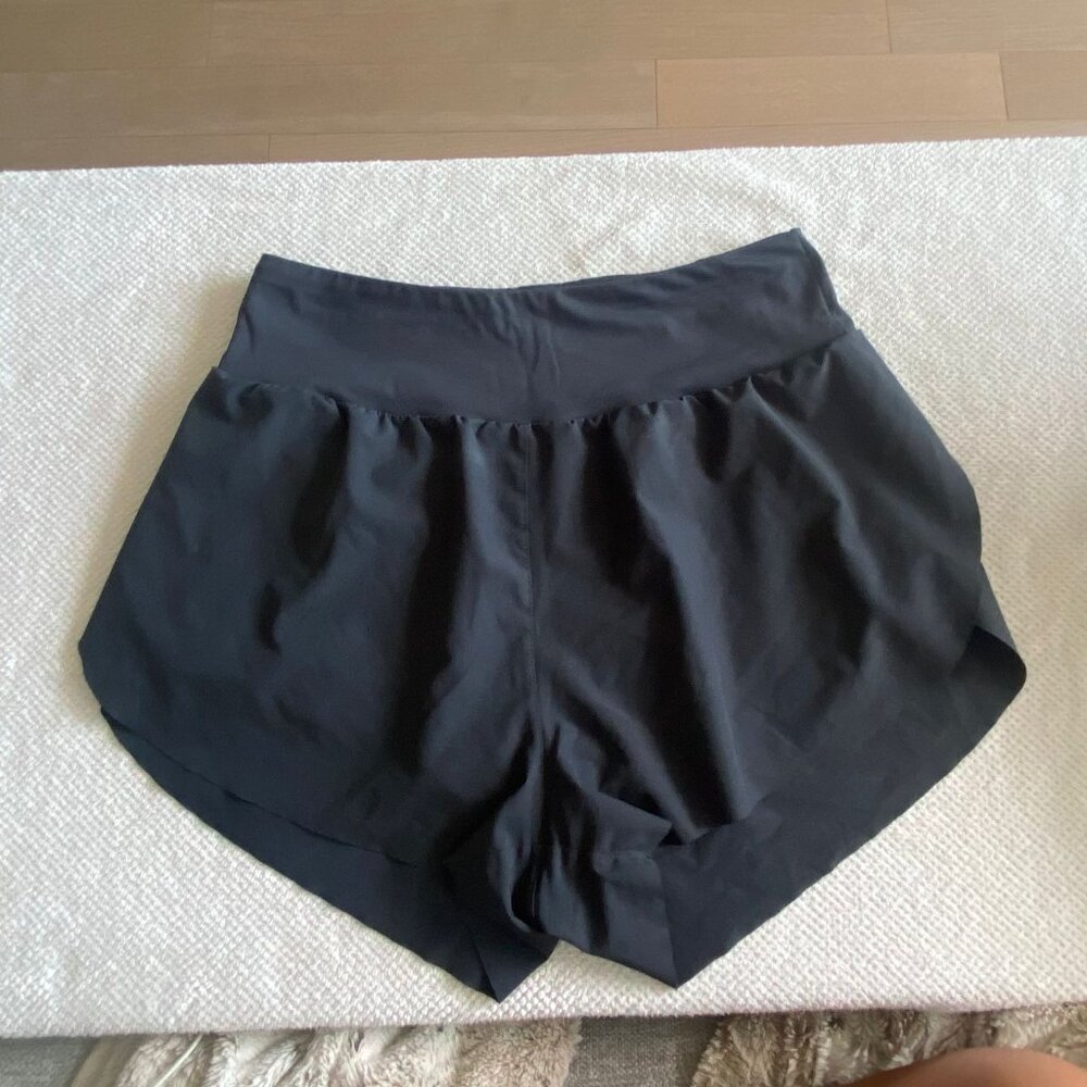 Active Comfort: Sporty Shorts with Built-In Underlining 🏃‍♀️🩳